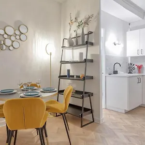 Appartement Superbe Pour 4p Proche Arc De Triomphe, Paris